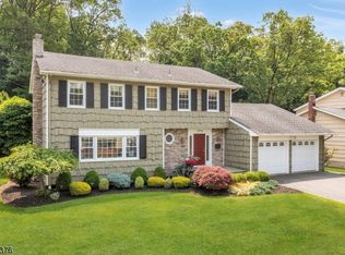 61 Monroe Ave, Roseland, NJ 07068