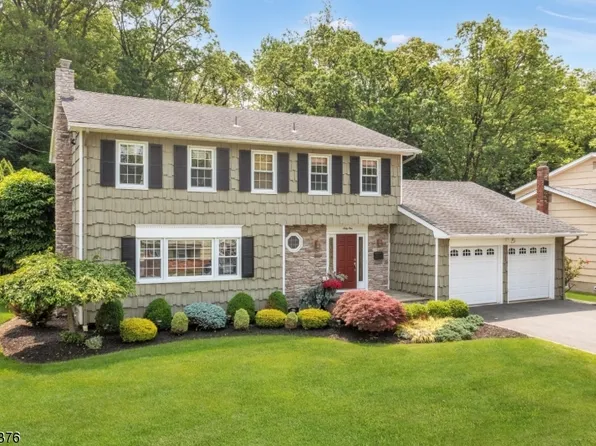 61 Monroe Ave, Roseland Boro, NJ 07068