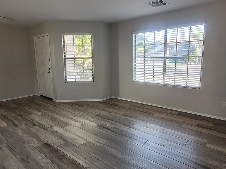 298 E Jasper Ct — Photo 7