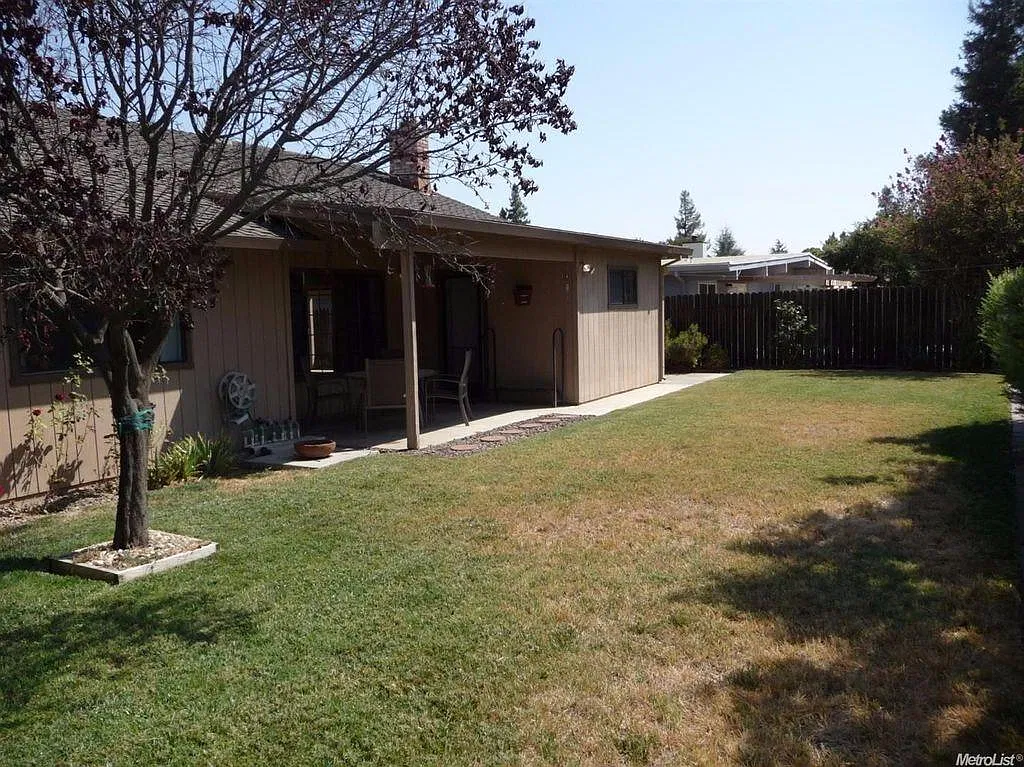 911 W El Dorado Drive — Photo 2
