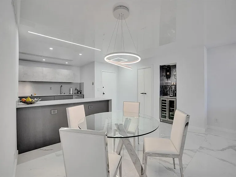 2500 Parkview Dr #1112 — Photo 3
