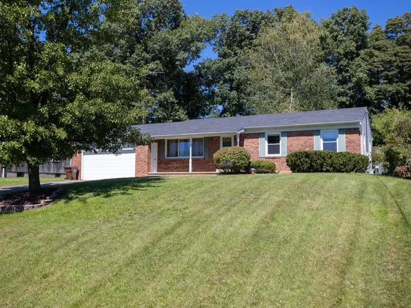 3104 John Glenn Dr, Jackson, MI 49201