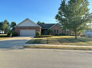 1123 Carnation Dr, Wapakoneta, OH 45895