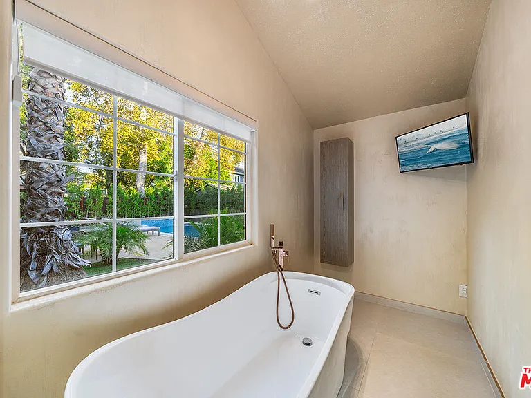 5010 Fulton Ave — Photo 46