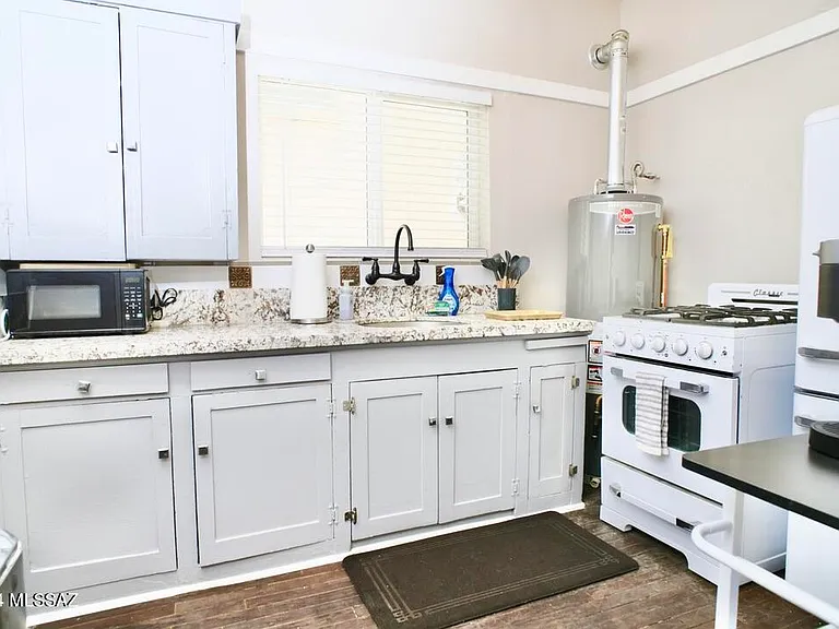 12 E University Blvd #12 — Photo 3