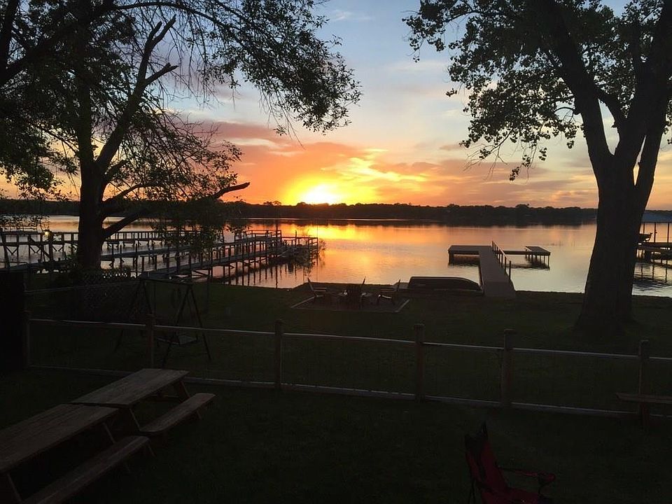 1st image of 908 W Lake Dr