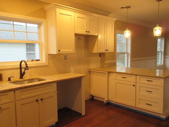 5th image of 22 McCord Pl