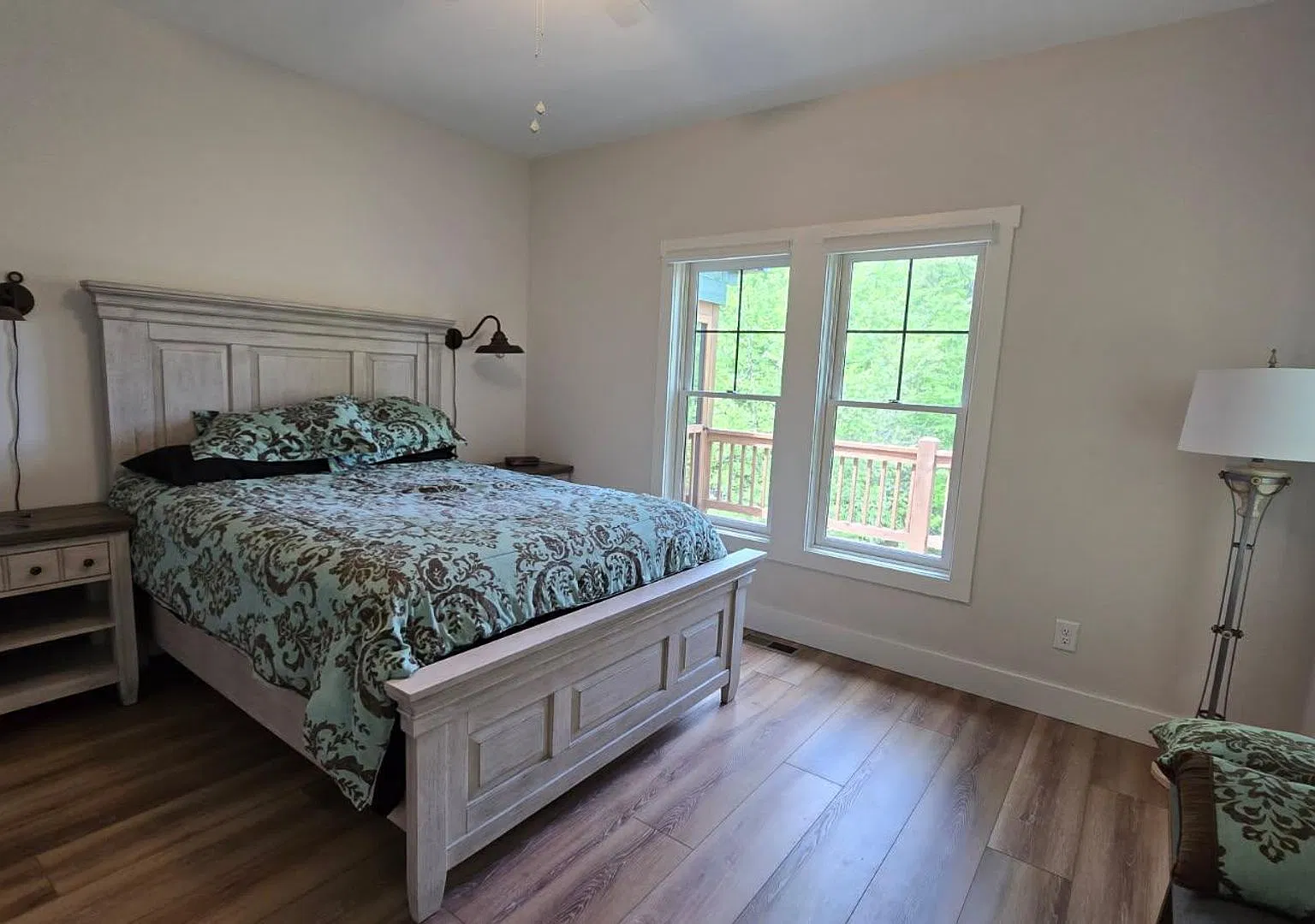 Modern 3BR/2BA Home in Prestigious Neighborhood Near WCU! Fully Furnished! — Photo 3