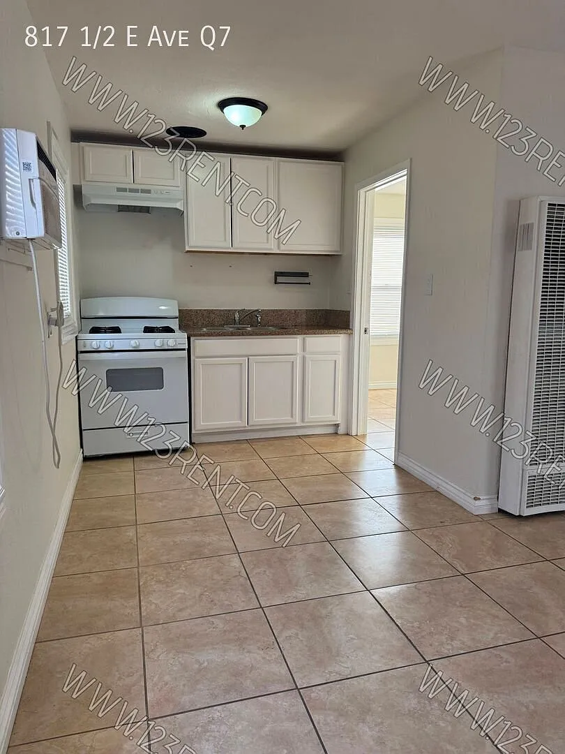 1bd/ 1bth Apt East Palmdale — Photo 2
