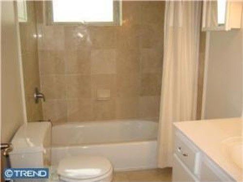 4th image of 625 Bainbridge St #5