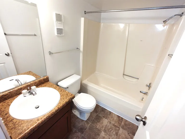 Charter Oaks Apartments — Photo 233