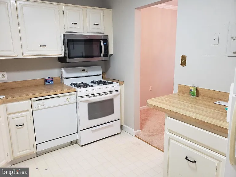 1434 Northgate Sq #22B — Photo 6