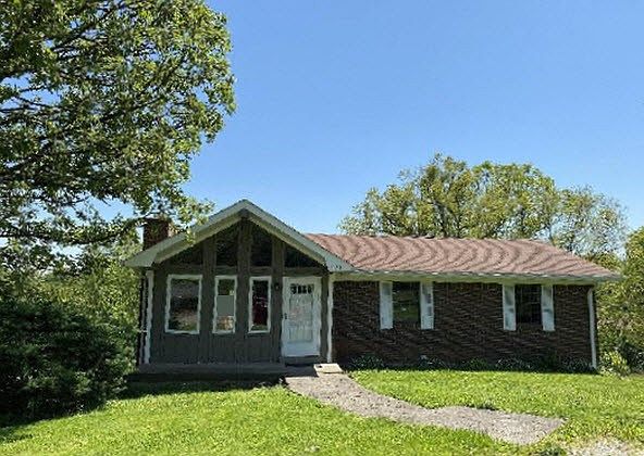 1st image of 523 Oak Dr