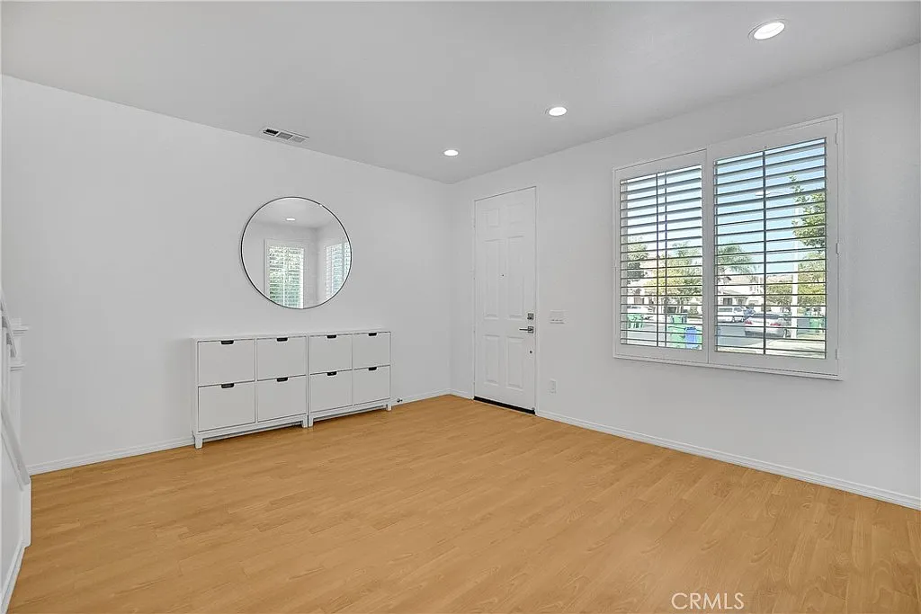 3 bed, 2.5 bath, 1910 sqft, $5,500 — Photo 4