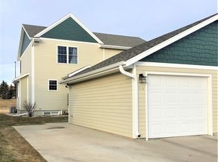 616 Sawgrass St, Yankton, SD 57078