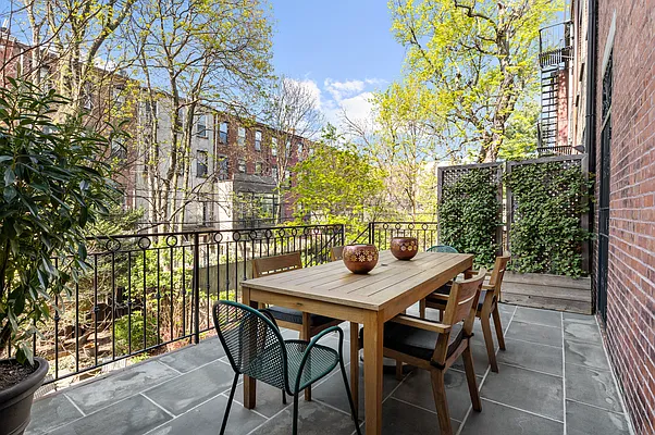 Sold by Compass | media 9