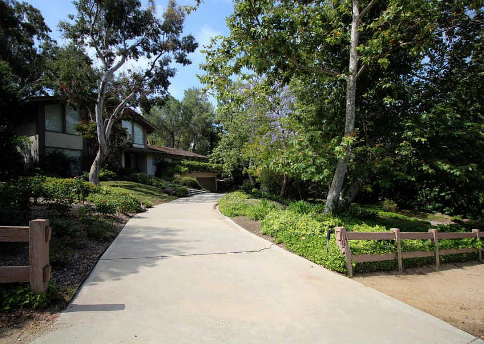 2nd image of 31606 Saddletree Dr