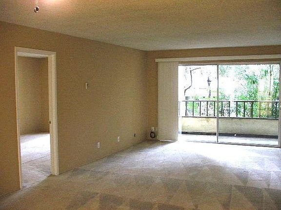 5th image of 2514 Clairemont Dr Unit 107