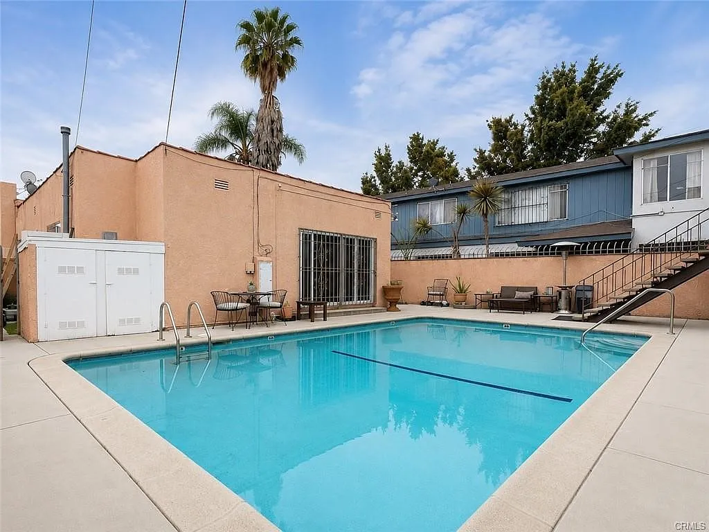 2 bed, 3116 sqft, $2,900 — Photo 2