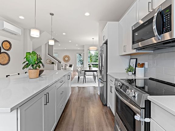 3rd image of 13628 Manor Way #C4
