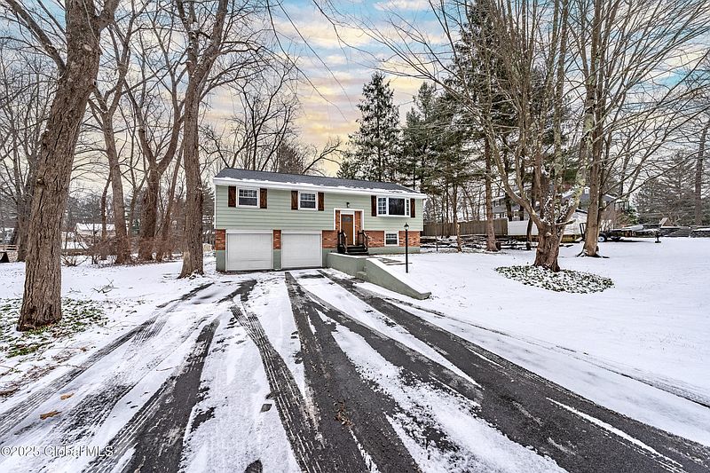 3rd image of 25 Bayberry Drive