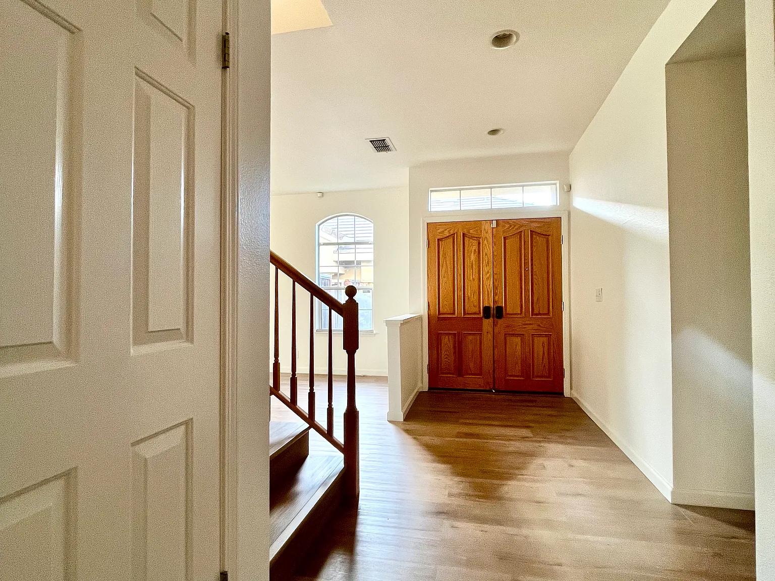 4 bed, 2528 sqft, $5,200 — Photo 4