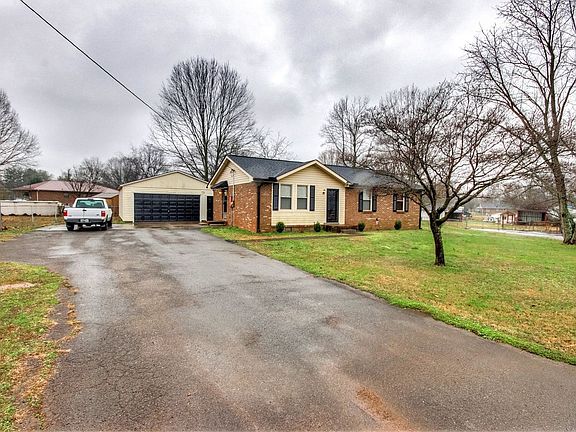 4th image of 7821 Clearwater Ct