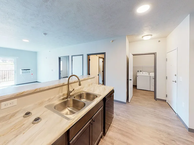 5800 Sunnybrook Plz — Photo 6