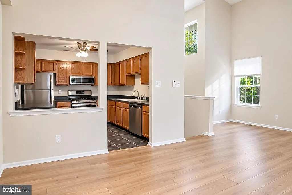 2 bed, 2.0 bath, 1080 sqft, $2,500 — Photo 3