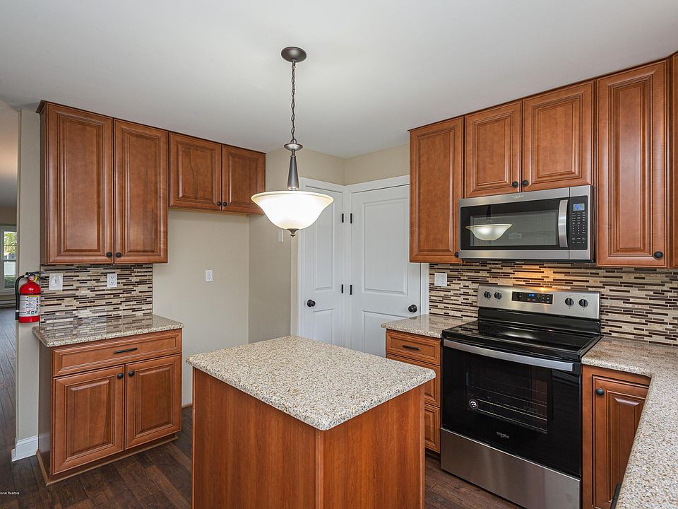 1st image of 476B Buckingham Dr