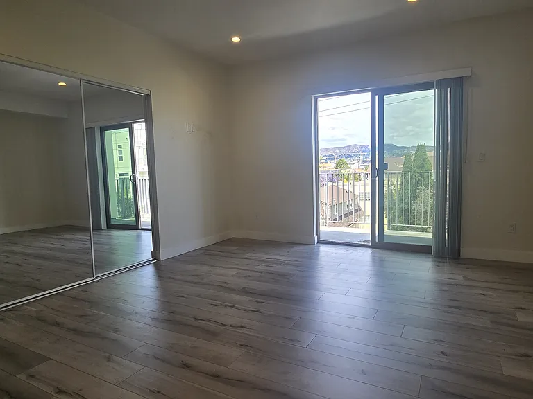 340 N Oxford Ave #401 — Photo 13