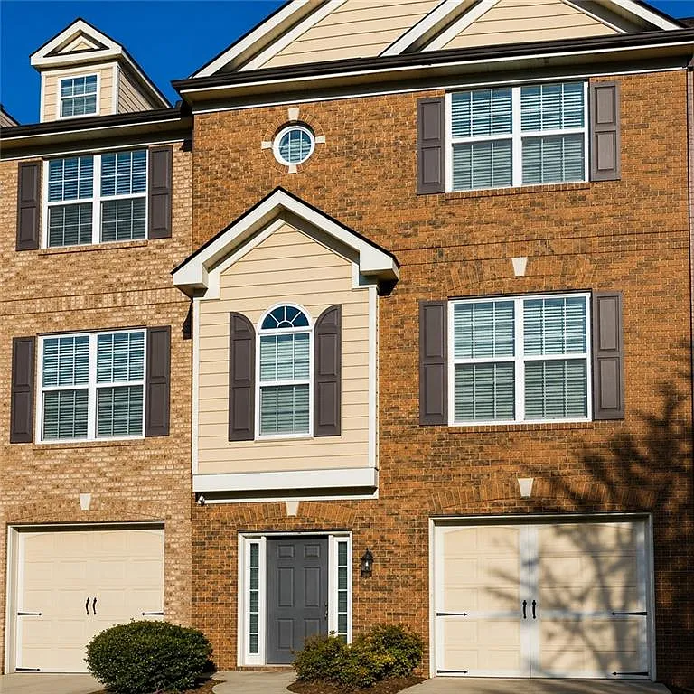 3 bed, 3.5 bath, 2358 sqft, $2,300 — Photo 3