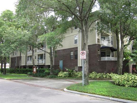 3rd image of 1000 W Horatio St APT 102