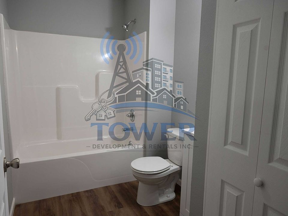 2nd image of 809 N Main St