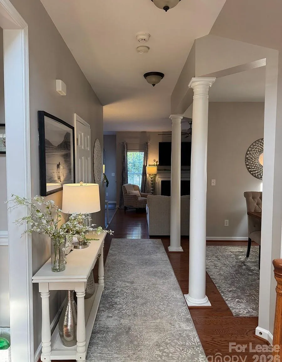 3 bed, 2.5 bath, 2452 sqft, $2,600 — Photo 3