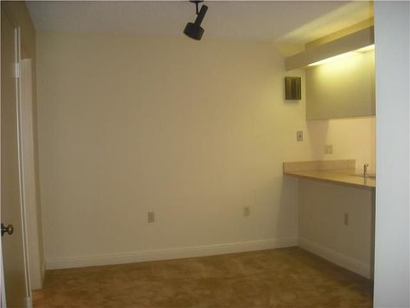 2nd image of 408 Buttonwood Ln