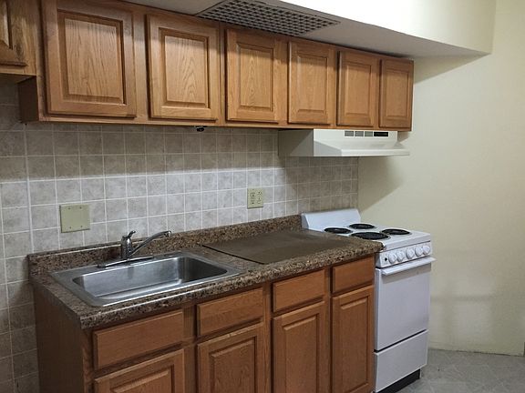 5th image of 340 Ellis Ave APT 3
