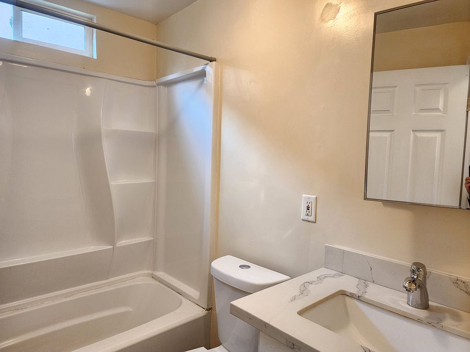 1st image of 211 E Gage Ave