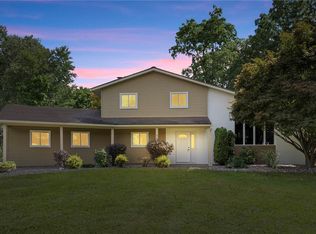 50 Manor Hill Dr, Fairport, NY 14450