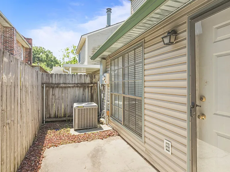 105 Steiner Rd — Photo 20