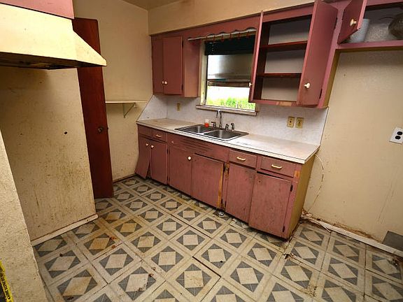 4th image of 1529 Madrid Dr