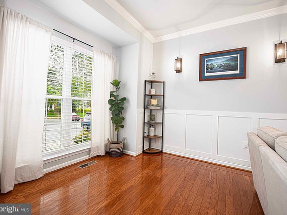 5th image of 210 Mary Jane Ln