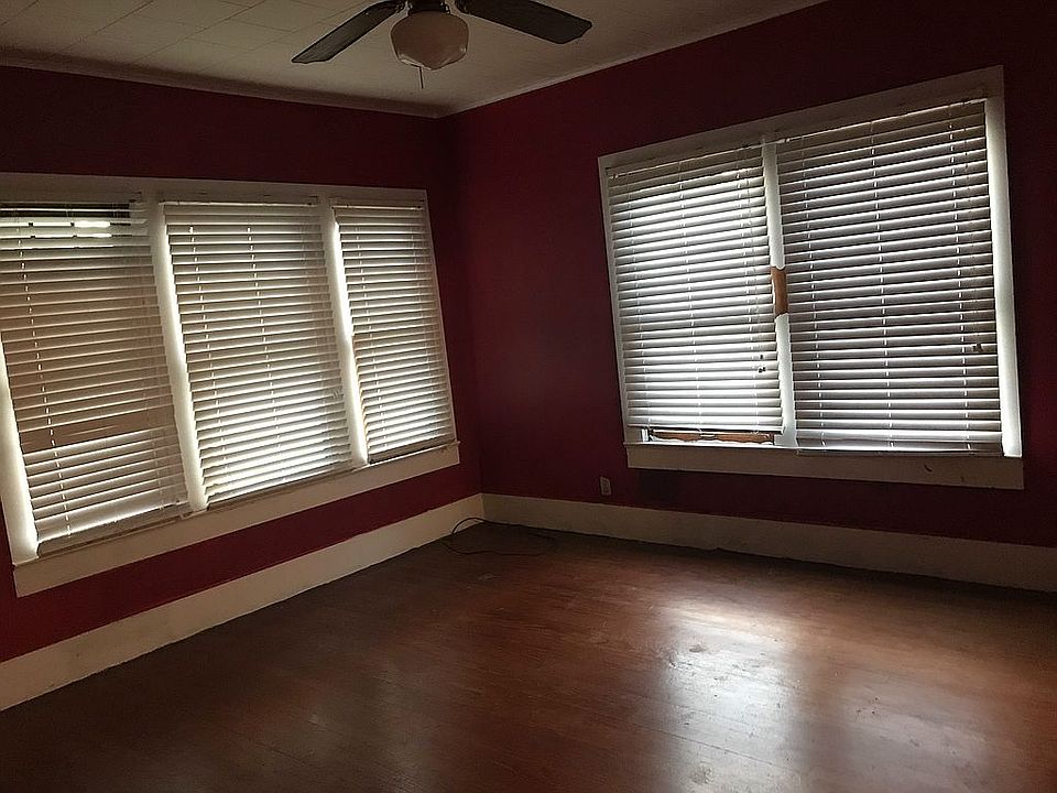 1st image of 303 Oak St