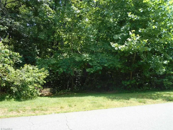 561 Doe Run Dr, Kernersville, NC 27284