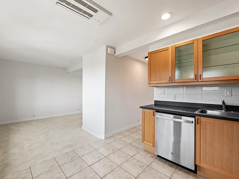41 Saturn St — Photo 34