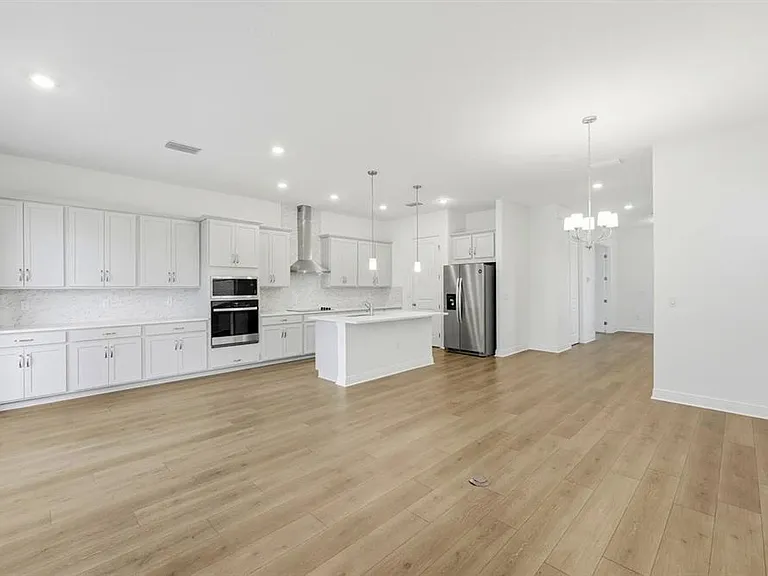 16453 Hamlin View St — Photo 12