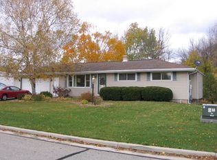 602 Van Buren Rd, Howards Grove, WI 53083