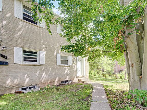 3rd image of 150 Westcourt Pl
