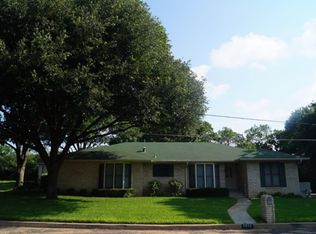 1814 Quailwood Dr, Fredericksburg, TX 78624
