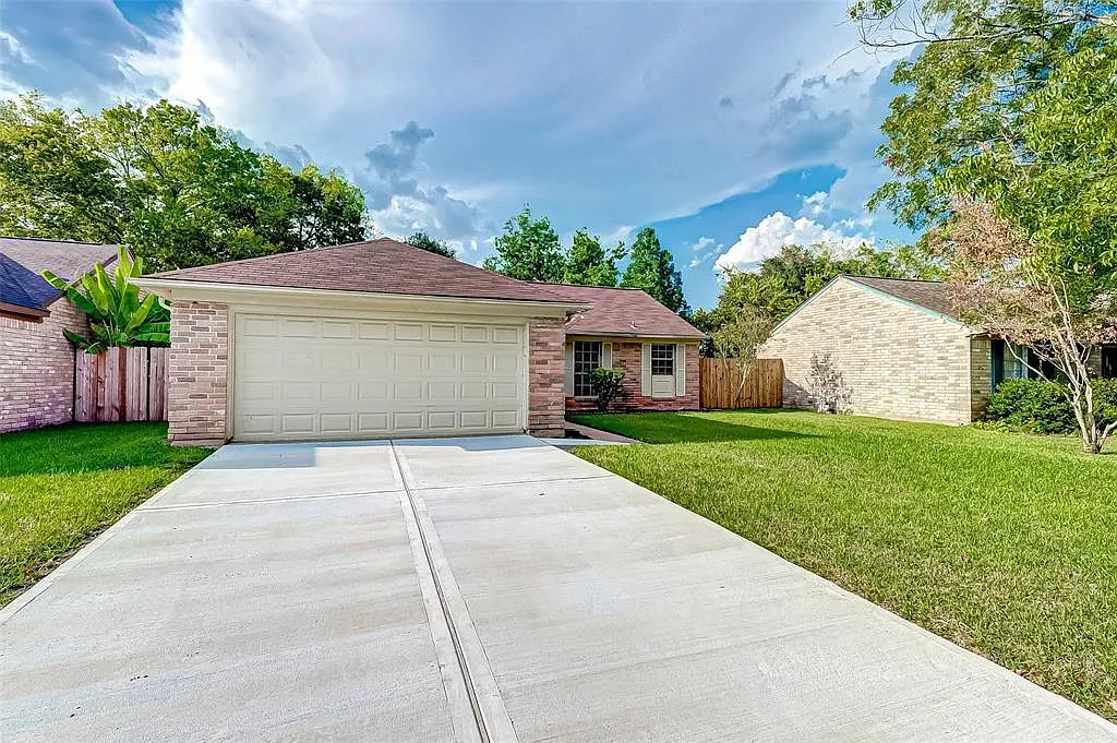 3 bed, 2.0 bath, 1371 sqft, $1,890 — Photo 3